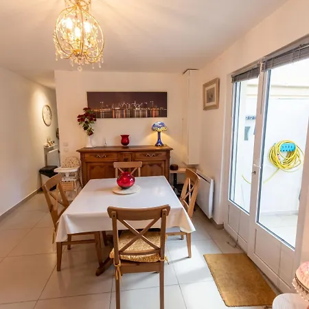 Appartement Moderne A Paray-vieille-poste, 50m², Avec Terrasse