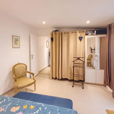 Appartement Moderne A Paray-vieille-poste, 50m², Avec Terrasse