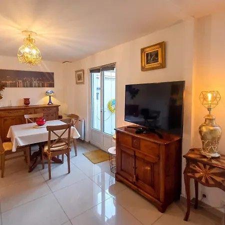 Appartement Moderne A Paray-vieille-poste, 50m², Avec Terrasse