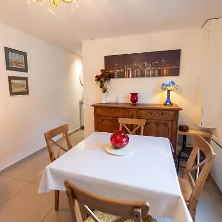 Moderne A Paray-vieille-poste, 50m², Avec Terrasse Appartement
